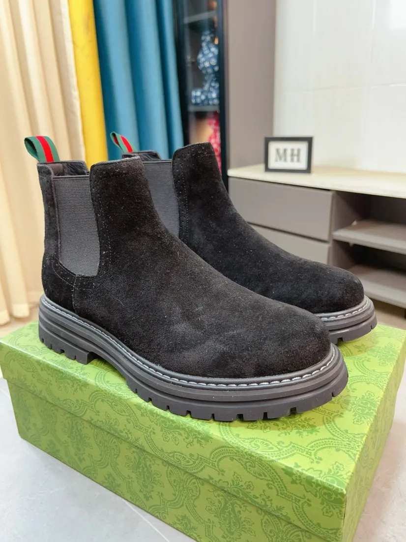 Men's shoes 💰540🌸🌸 (GUCCI) [cow lining plus velvet optional] [can be made without standard] New product Martin boots imported from Canada with full top layer high mercerized frosted fabric, punched using 3D digital technology, high-end and classy, ​​versatile to wear, full of three-dimensionality, close pictures will make you obsessed with the leather. You can't extricate yourself ~ the best on the market.          Fabric: Cowhide/Embossed Lining: Cowhide.          Please make a note when placing an order, sizes: 38-44 (37, 45, 46 can be customized and cannot be returned or exchanged) 5 colors available; black, gray, khaki, coffee, and earthy yellow